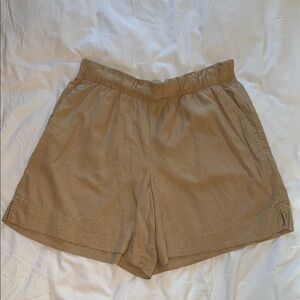 GAP Women's Cashew Pull On Shorts with Pockets